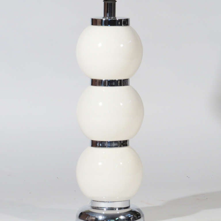Ceramic Ball Lamp In Excellent Condition For Sale In Baltimore, MD