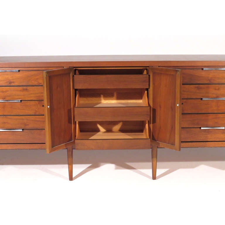 Tuxedo Dresser In Excellent Condition For Sale In Baltimore, MD