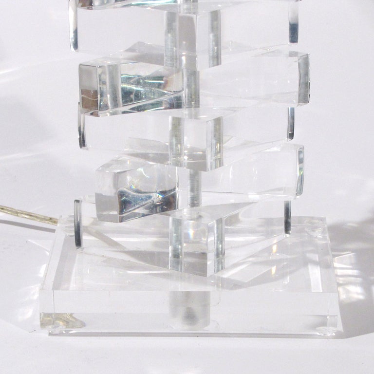 Lucite Table Lamp In Excellent Condition For Sale In Baltimore, MD