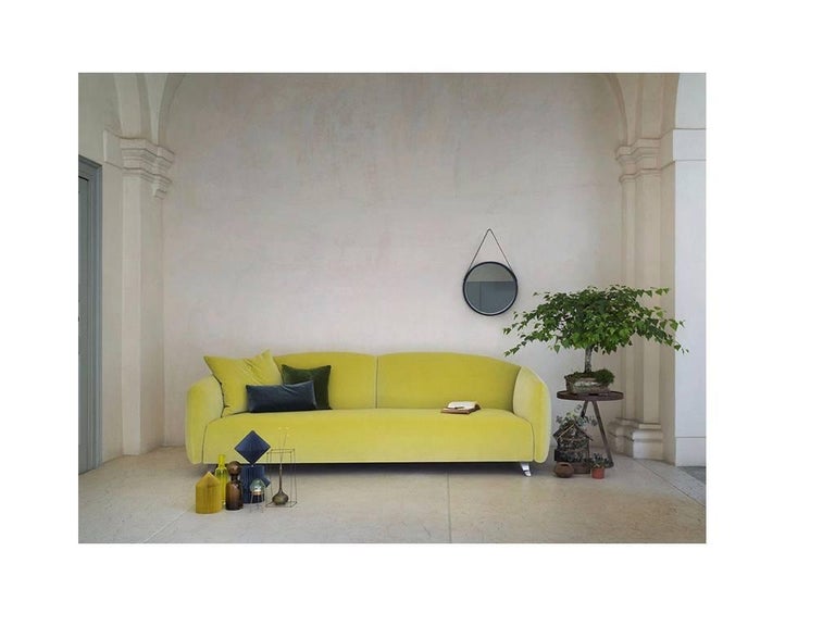 Modern Italian Designer Sofa Made In Italy Fabric Or Leather Modern Italian Designer Sofa Made In Italy Fabric Or Leather Upholstery New Condition For
