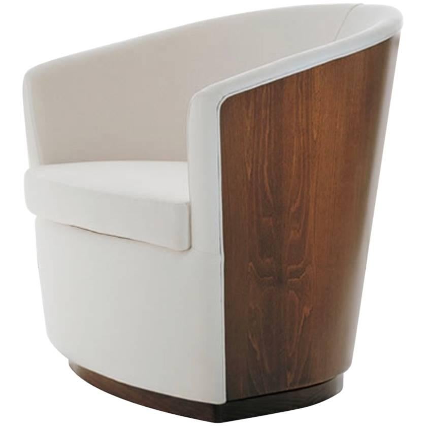 Modern Italian Designer Lounge Chair, White Leather and Walnut Wood, Italy For Sale