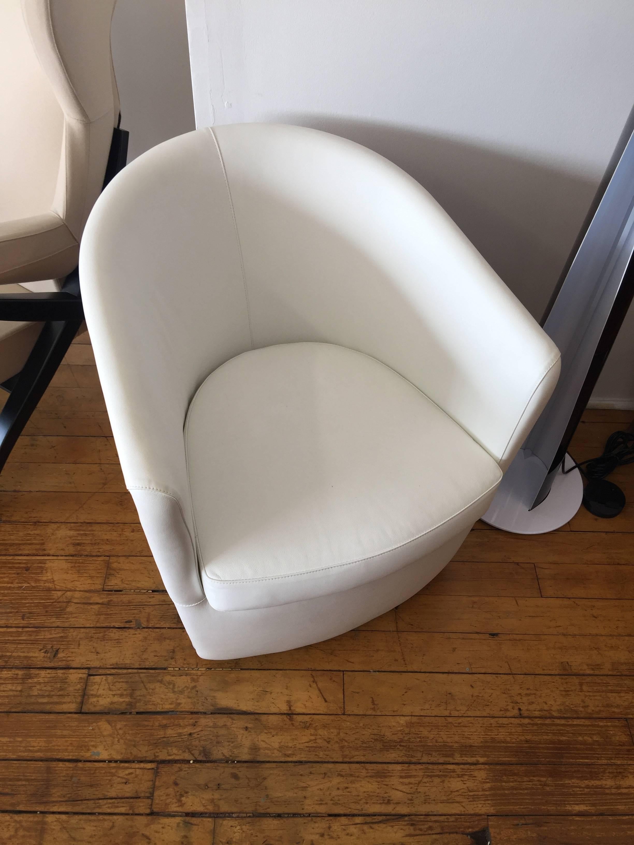 Contemporary Modern Italian Designer Lounge Chair, White Leather and Walnut Wood, Italy For Sale