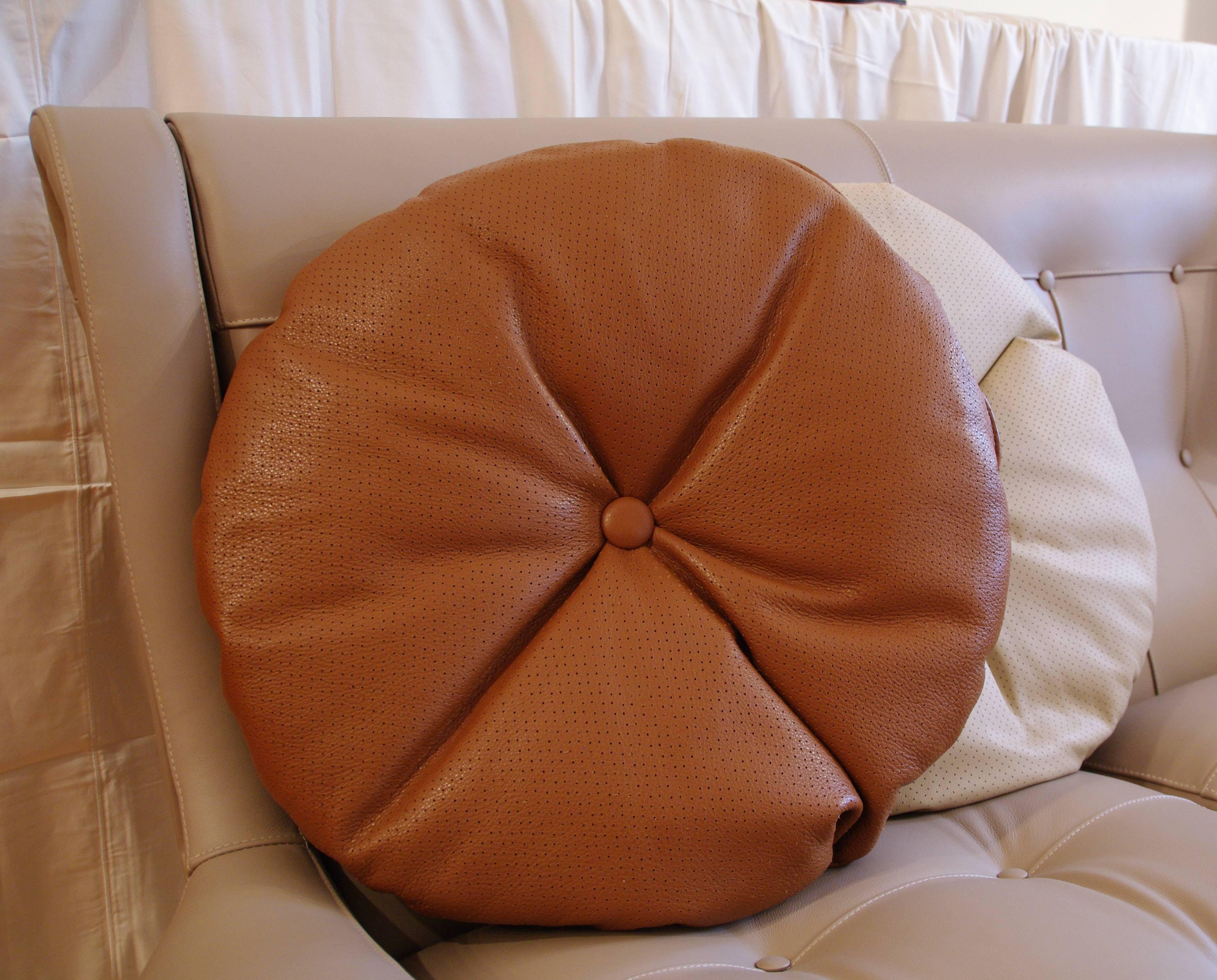 Modern Italian Leather Decorative Pillow with Button by Arflex, Italy For Sale