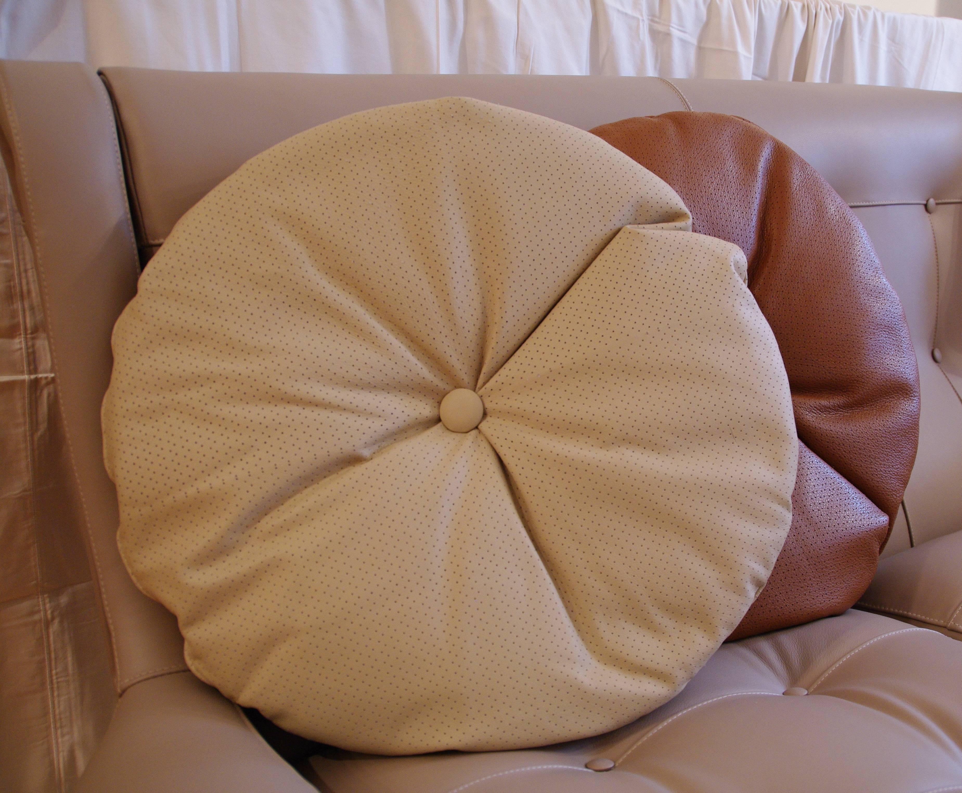 Italian Leather Decorative Pillow by Arflex, Italy In Excellent Condition For Sale In Jersey City, NJ