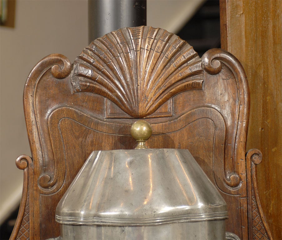 French 18th Century Louis XV Period Pewter Lavabo Mounted on Walnut Stand In Good Condition For Sale In Atlanta, GA