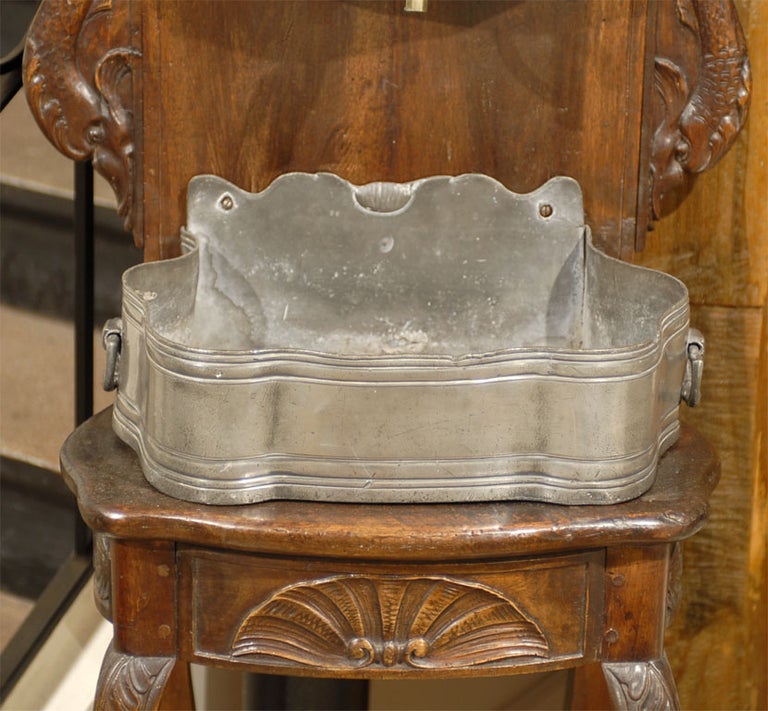 French 18th Century Louis XV Period Pewter Lavabo Mounted on Walnut Stand For Sale 1
