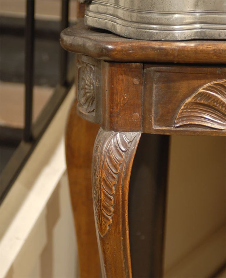 French 18th Century Louis XV Period Pewter Lavabo Mounted on Walnut Stand For Sale 3
