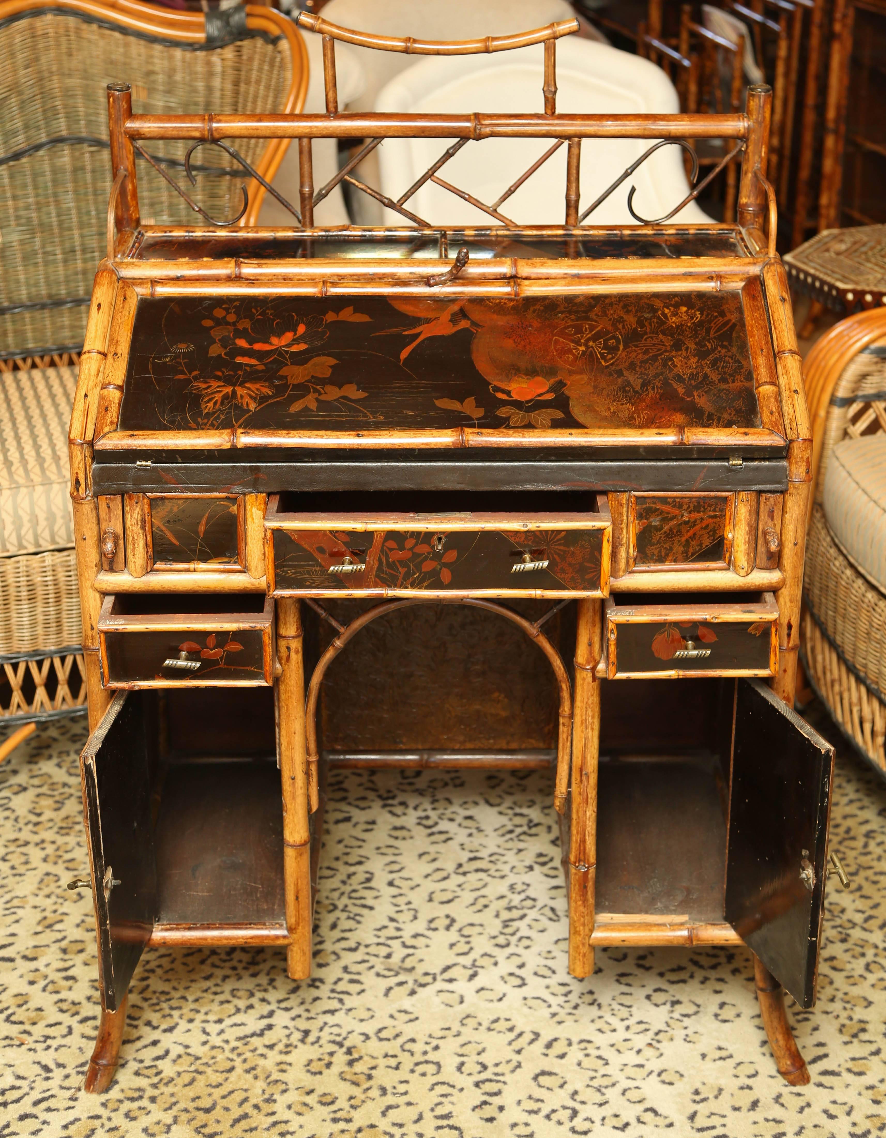 Beautiful 19th Century English Bamboo Ladies Knee-Hole Desk In Excellent Condition In West Palm Beach, FL
