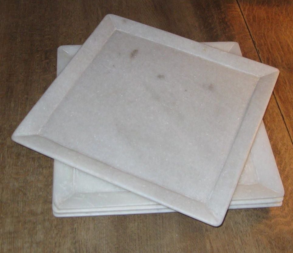 Large square marble plates.
For dining / serving or as an accessory.
Dishwasher proof.
Three plates are available.

 