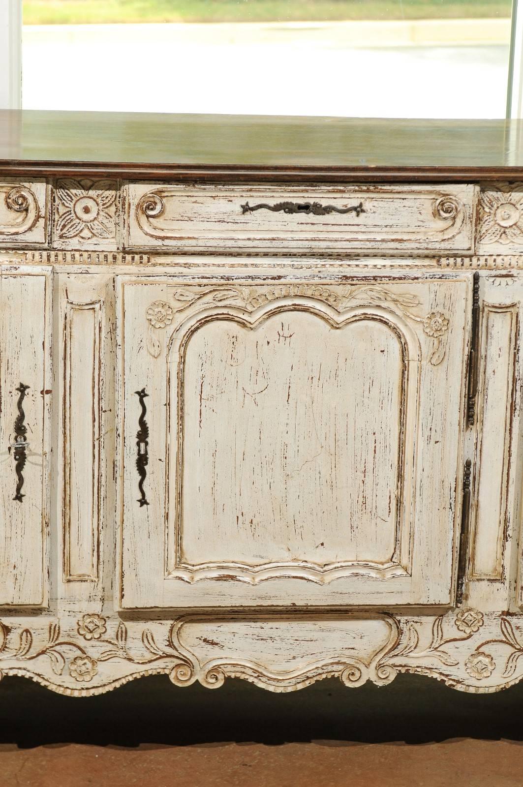 French Louis XV Style Off-White Painted Wood Enfilade with Drawers and Doors In Good Condition In Atlanta, GA