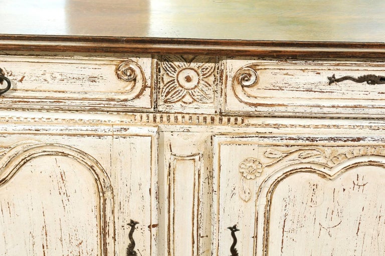 French Louis XV Style Off-White Painted Wood Enfilade with Drawers and Doors For Sale 4