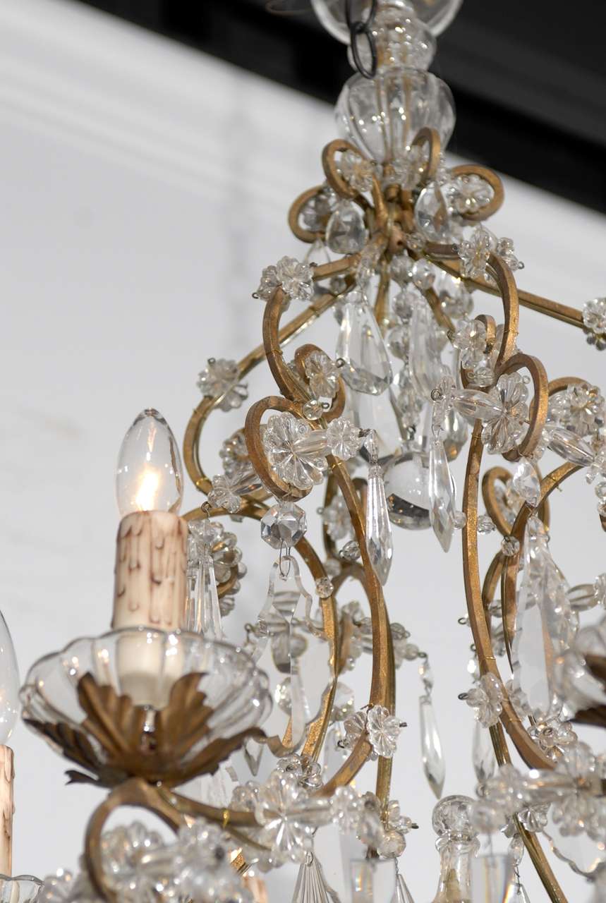 Italienischer Sechs-Licht-Kristallkronleuchter im Rokoko-Stil des italienischen Rokoko der 1890er Jahre mit vergoldeter Metallarmatur im Angebot 2
