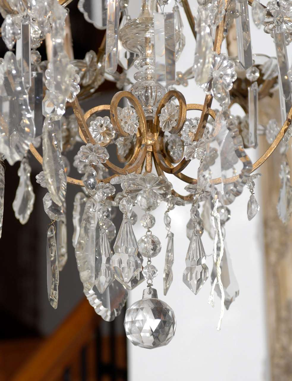 Italian Rococo Style 1890s Six-Light Crystal Chandelier with Gilt Metal Armature For Sale 3