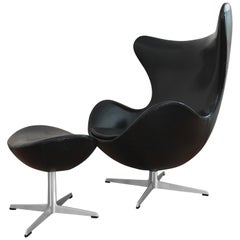 Early Arne Jacobsen Egg Chair and Ottoman in Vinyl-Fritz Hansen