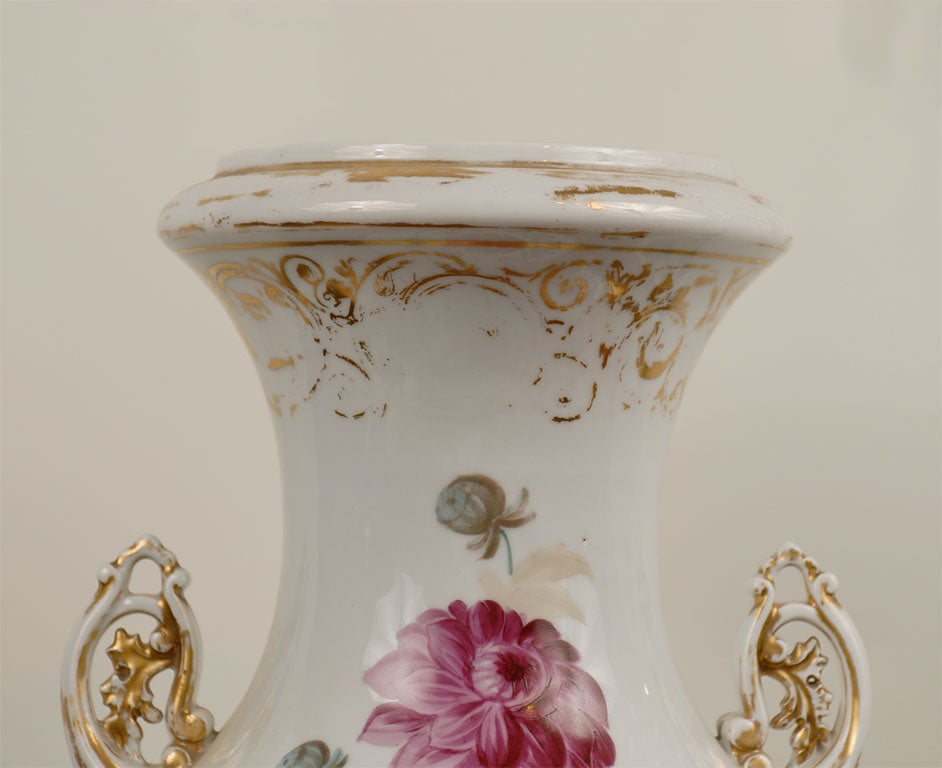 French Napoleon III 19th Century Hand-Painted Porcelain Vase with Floral Décor For Sale 1