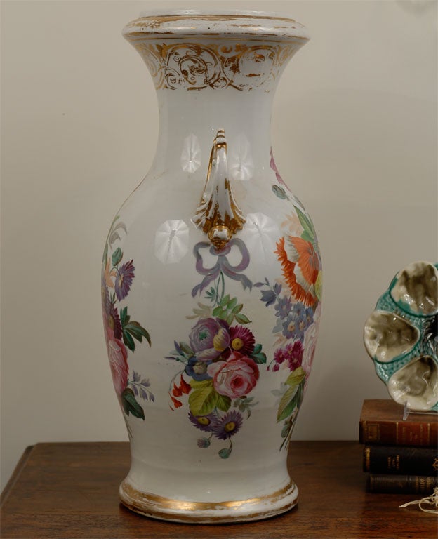 French Napoleon III 19th Century Hand-Painted Porcelain Vase with Floral Décor For Sale 6