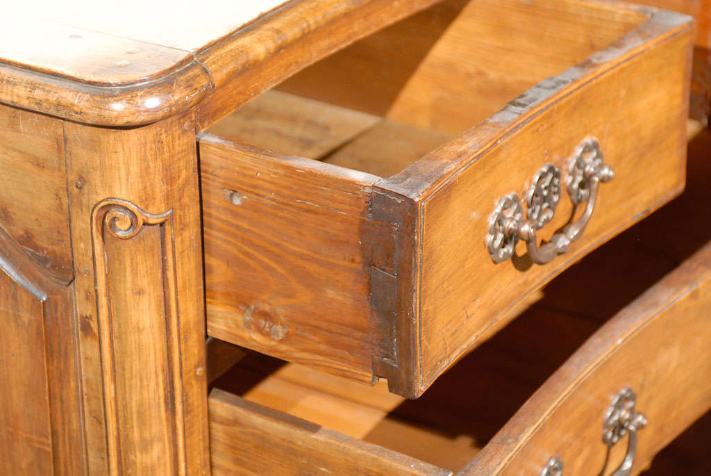 French Louis XV Period 18th Century Walnut Four-Drawer Commode with Star Motif 2