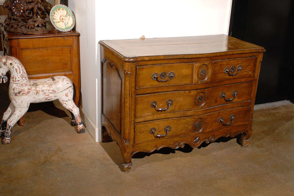 French Louis XV Period 18th Century Walnut Four-Drawer Commode with Star Motif 3
