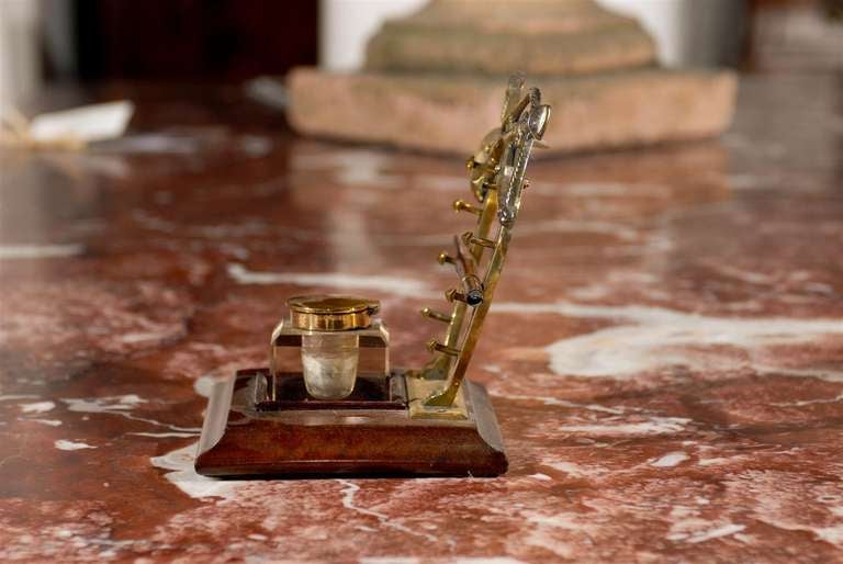 English Edwardian Period 1900s Inkwell with Brass Equestrian Motifs and Base In Good Condition For Sale In Atlanta, GA