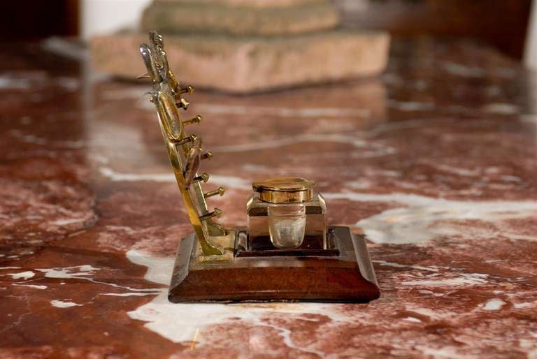 English Edwardian Period 1900s Inkwell with Brass Equestrian Motifs and Base For Sale 4