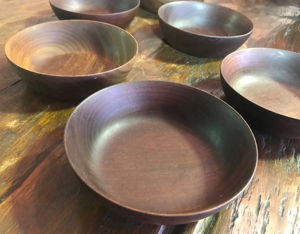 Mid-Century Modern Ensemble de six bols en bois tourné signés par Bob Stocksdale et datant du milieu du siècle dernier en vente