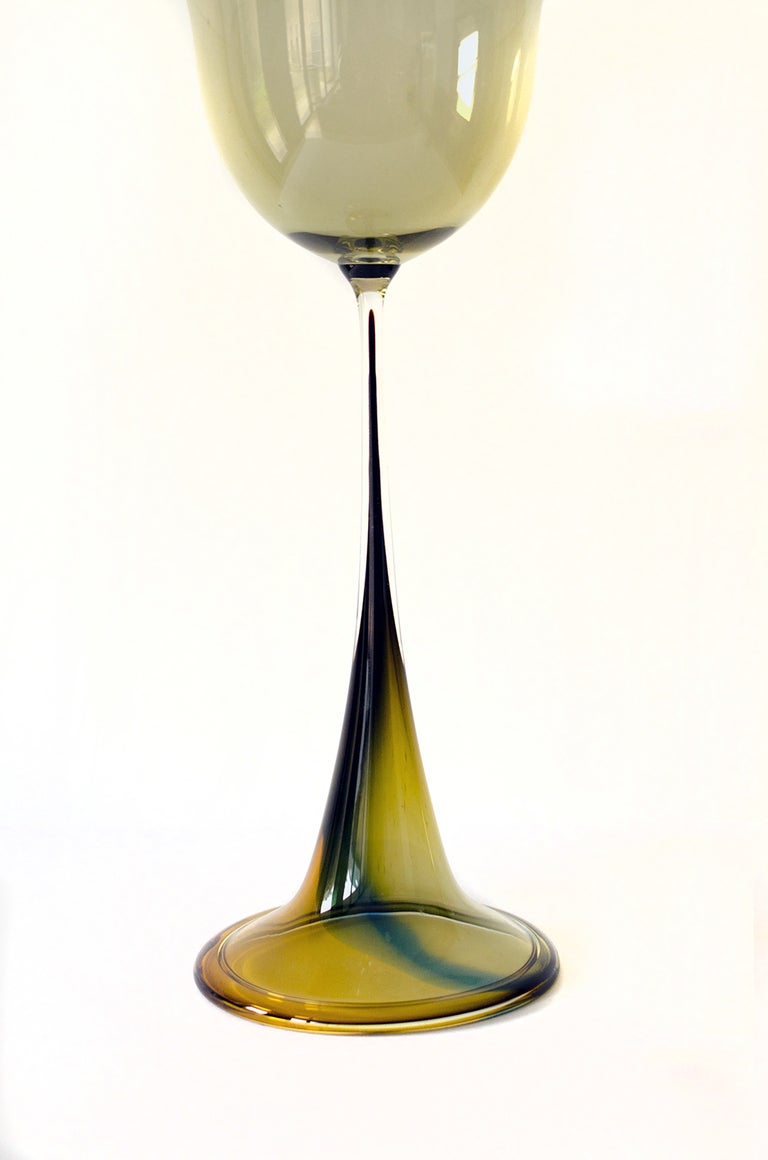 Rare and big glass tulip vase.
Made by Swedish glas artist Nils lanberg for Orrefors, Sweden, 1950's.

Good original condition.

34 cm High,  13,5 cm Dia.

