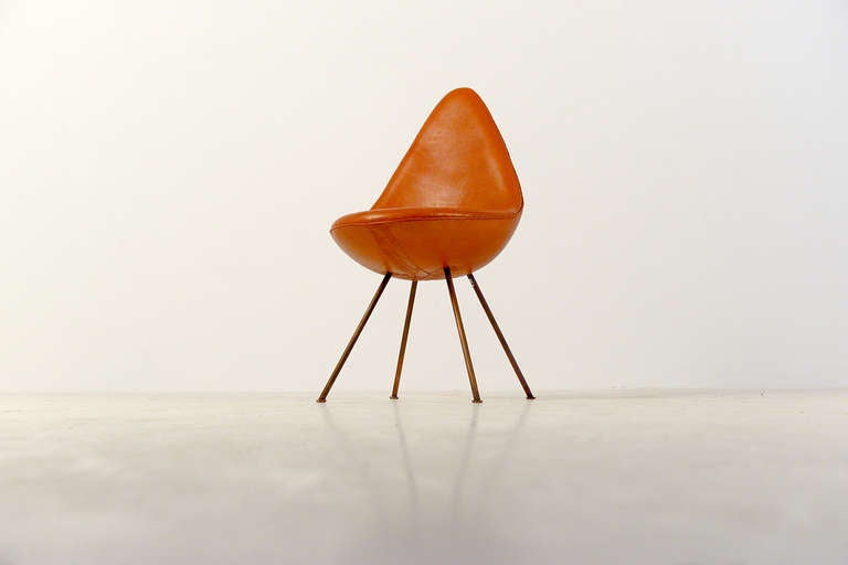 Rare drop chair made by Arne Jacobsen for the SAS hotel in Copenhagen.
The 
