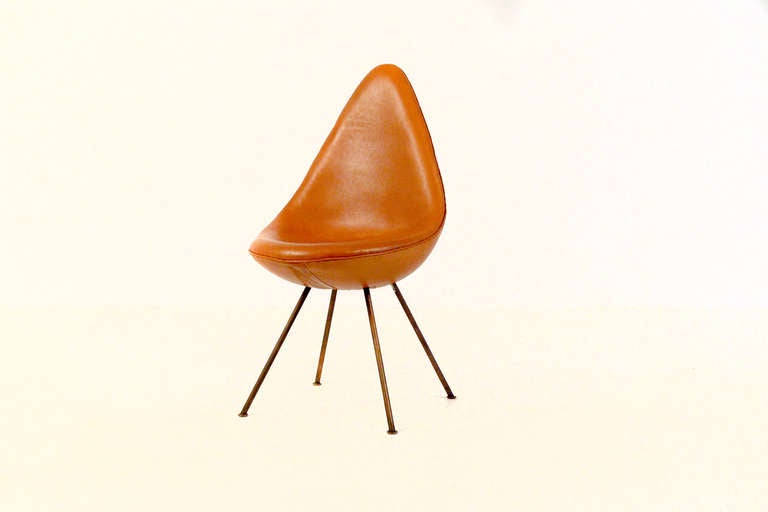 Danish Rare Drop Chair Made by Arne Jacobsen for the SAS Hotel in Copenhagen For Sale