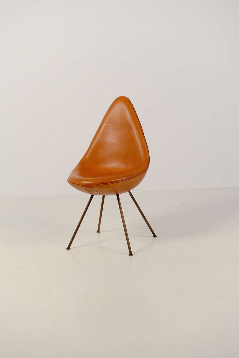 Rare Drop Chair Made by Arne Jacobsen for the SAS Hotel in Copenhagen For Sale 1