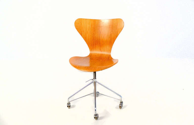 This lovely early example of Arne Jacobsen's sevener chair has a swivel function, adjustable height and a four star task base.

Denmark , 1955
Zebrano wood, matte chrome-plated steel, plastic
23 w x 21 d x 32.5 h inches