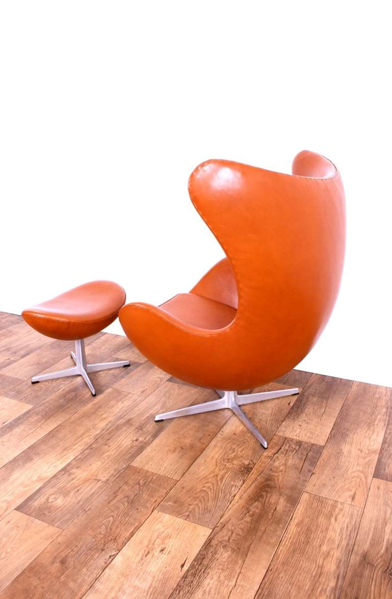 Danish Beautiful Egg Chair & Ottoman, Arne Jacobsen For Fritz Hansen. 60's Edition.