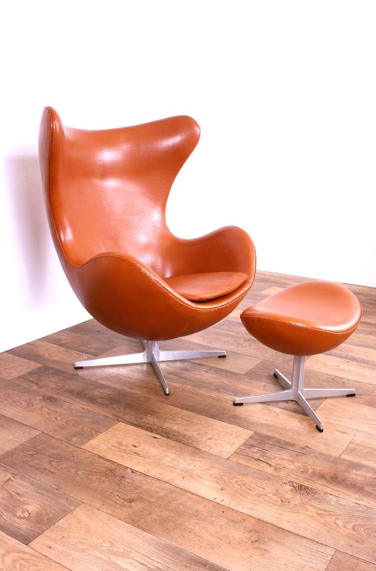 Beautiful Egg Chair & Ottoman, Arne Jacobsen For Fritz Hansen. 60's Edition. In Excellent Condition In Sittard, NL