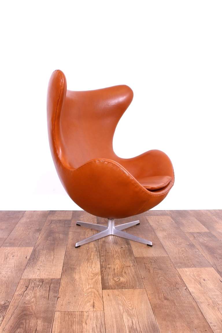 Leather Beautiful Egg Chair & Ottoman, Arne Jacobsen For Fritz Hansen. 60's Edition.
