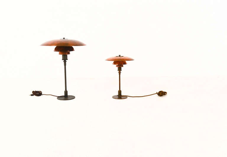 Rare PH 4,5/3 in copper.
From 1926-1928, marked ‘Patt Appl’.
Designed by Poul Henningsen for Louis Poulsen.
About 56 cm high, dia 45 cm.
In very good condition with nice patina.

Also i have the smaller version in copper, the PH3/2