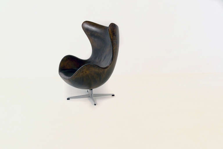 Mid-20th Century Rare First Edition Egg Chair, Arne Jacosen, Fritz Hansen, 1958 For Sale