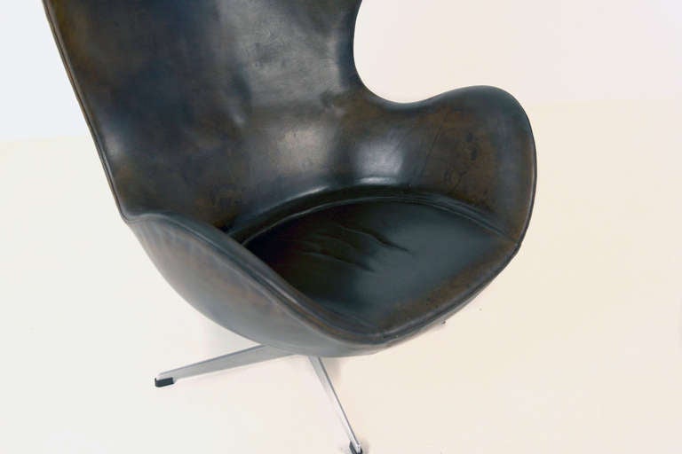 Rare First Edition Egg Chair, Arne Jacosen, Fritz Hansen, 1958 For Sale 2