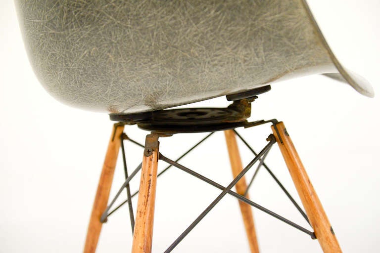Mid-20th Century Rope edge Charles Eames PAW Walnut Dowel Leg Swivel Chair For Sale