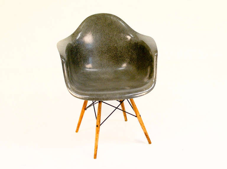 American Rope edge Charles Eames PAW Walnut Dowel Leg Swivel Chair For Sale