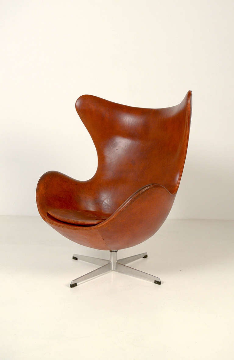 Beautiful original Egg Chair By Arne Jacobsen for Fritz Hansen. at 1stDibs