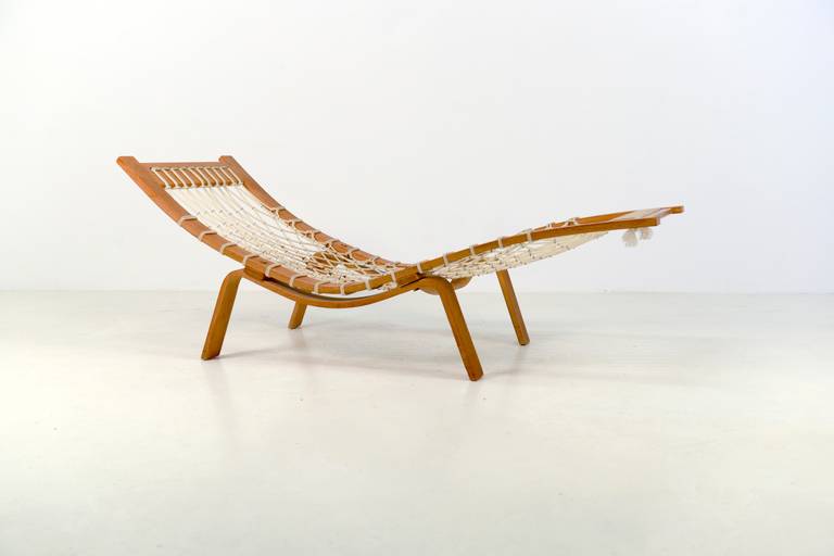 Rare Hans Wegner Hammock Chaise Longue for Getama In Good Condition For Sale In Sittard, NL