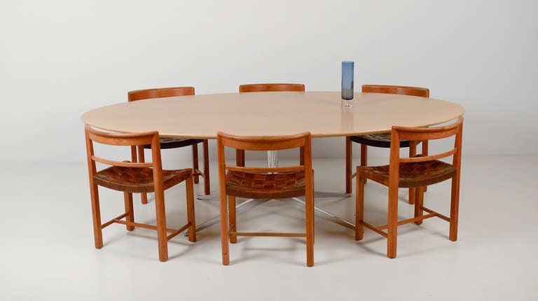 Big Florence Knoll dining table in Oak for Knoll International In Excellent Condition For Sale In Sittard, NL