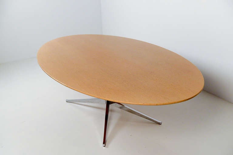 American Big Florence Knoll dining table in Oak for Knoll International For Sale