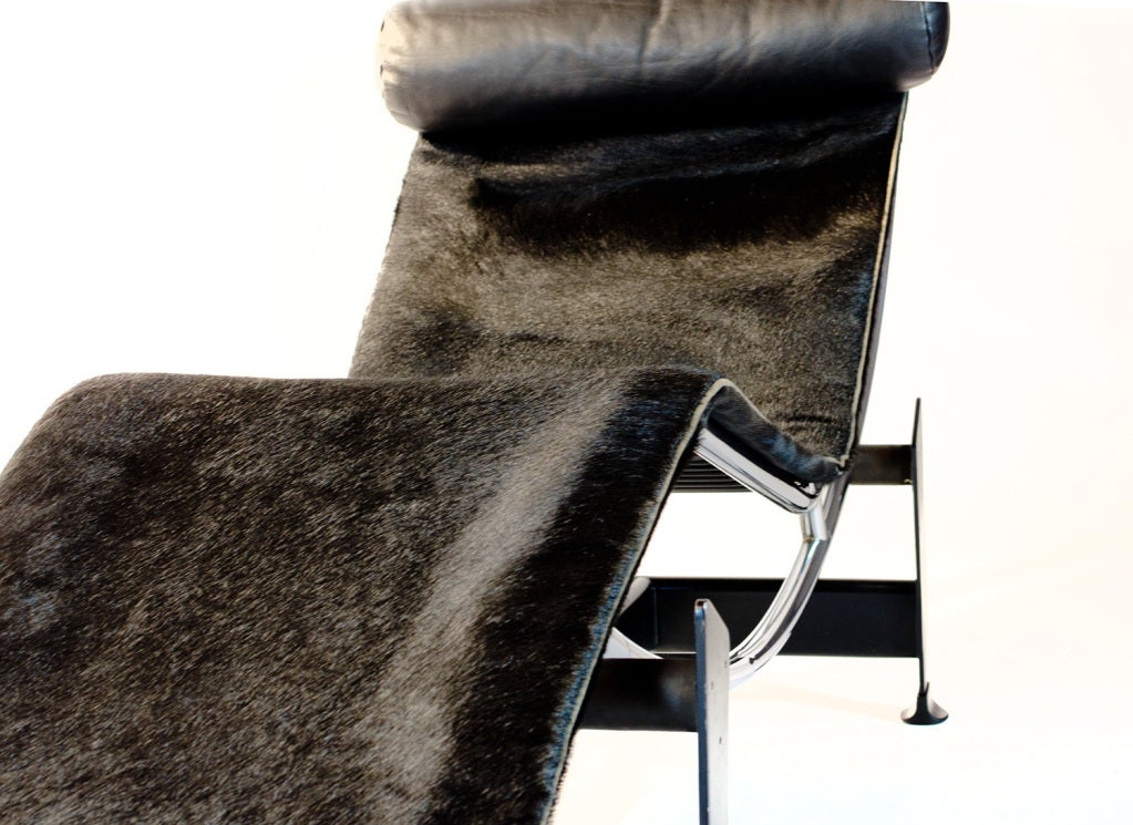 Italian Le Corbusier LC4 in Pony skin made by Cassina Italy