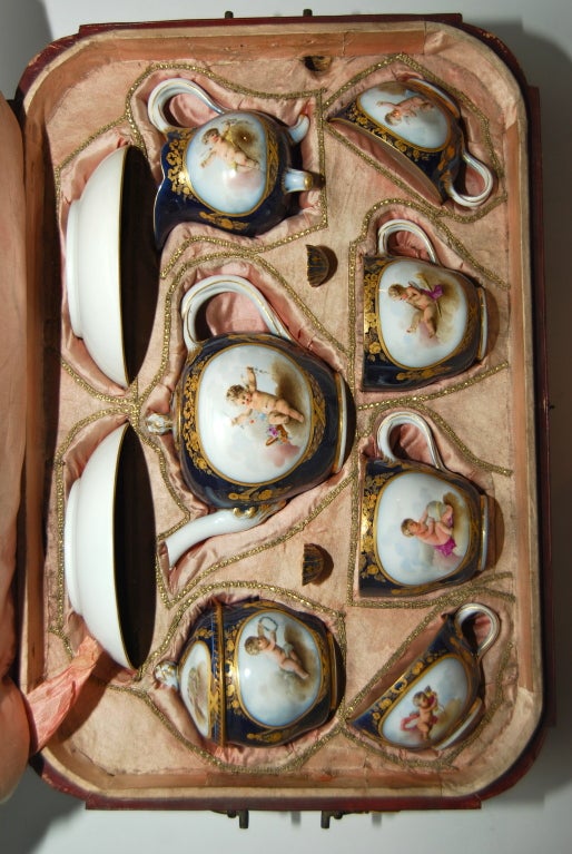 18th Century and Earlier Meissen Porcelain Tete à Tete in Original Leather Case For Sale