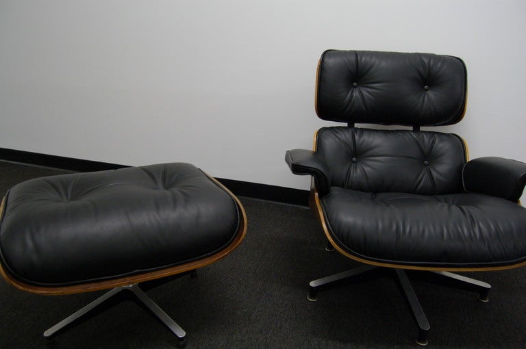 Mid-20th Century 670 Lounge and 671 ottoman in rosewood by Charles and Ray Eames