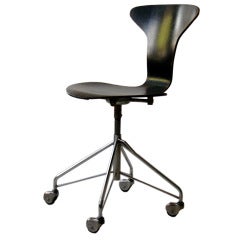 Swivel office chair "3105" by Arne Jacobsen for Fritz Hansen