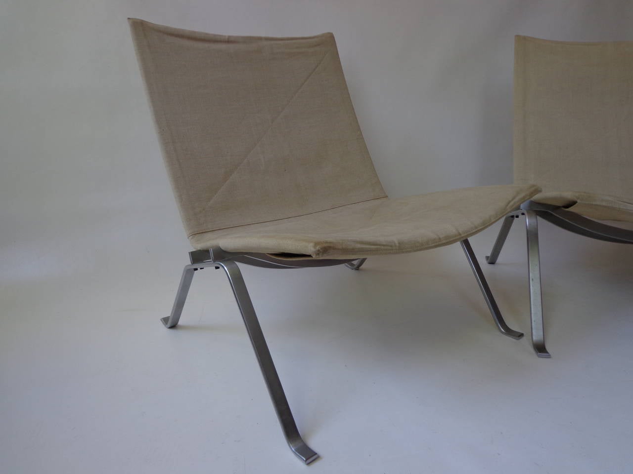 Scandinavian Modern PK 22 Lounge Chairs in Original Canvas by Poul Kjaerholm for E. Kold Christensen