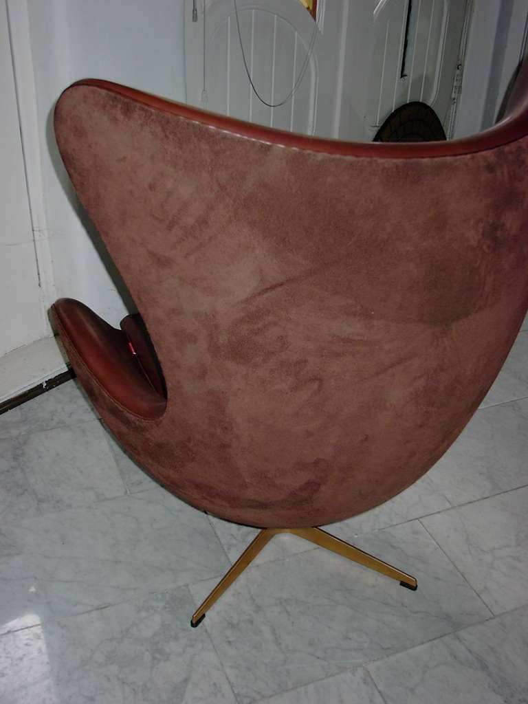 Contemporary Limited Golden Egg chair by Arne Jacobsen for Fritz Hansen