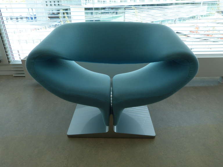 Mid-Century Modern Ribbon Chair, Model No. 582 by Pierre Paulin for Artifort