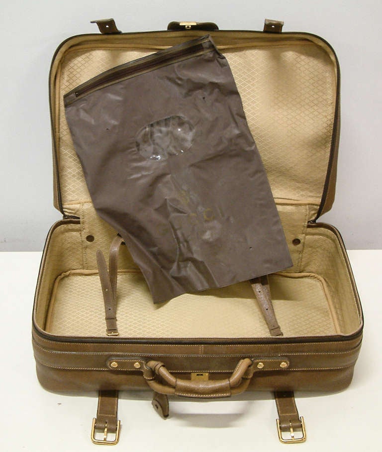 Gucci Leather and Fabric Suitcase with Brass Insignia circa 1970 In Excellent Condition In Richmond, VA